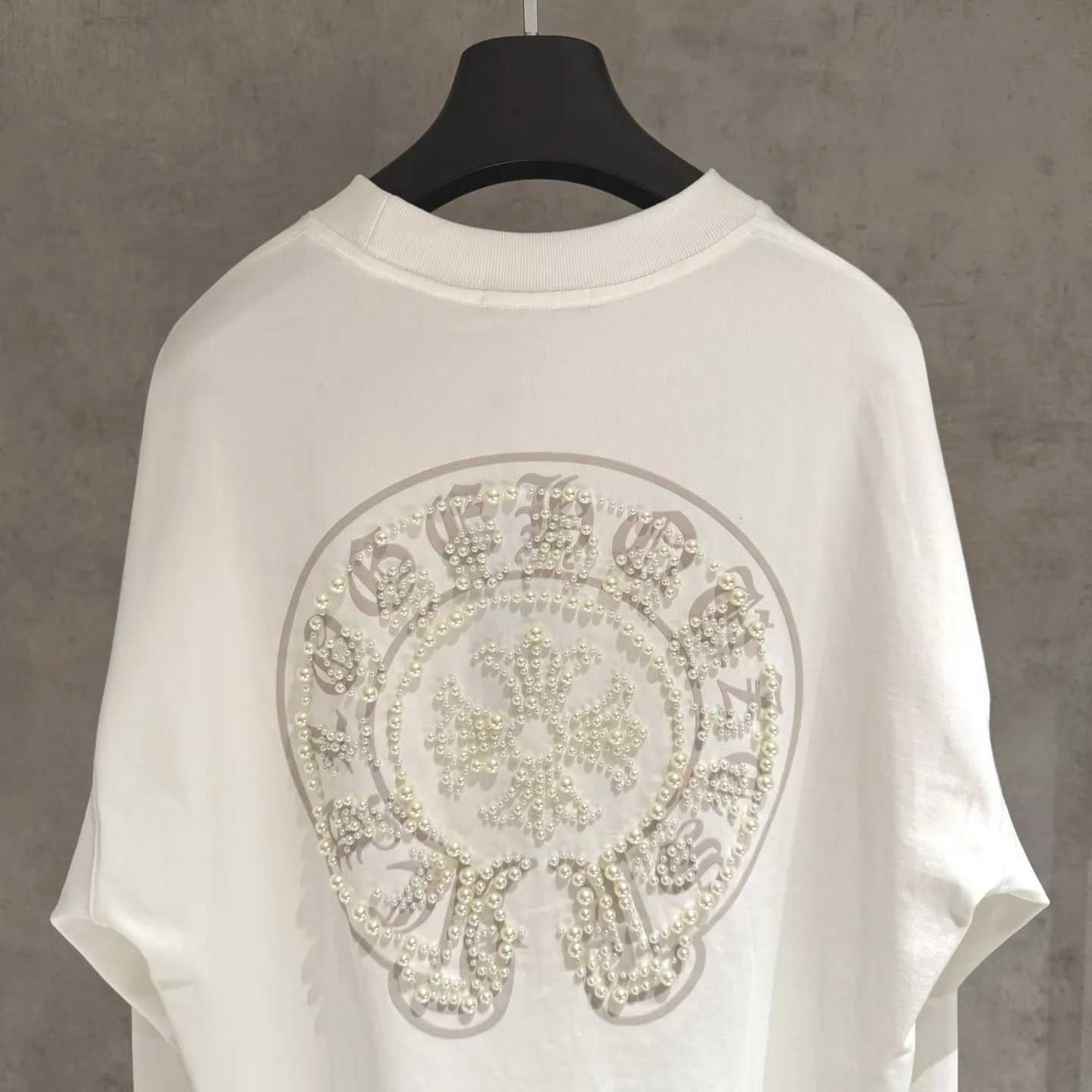 🅿️350 [Strict quality control] CH Croixin's new long-sleeved sweatshirt T-shirt. Heavy 420g double yarn fabric. Three-dimensional printing on the back panel ➕ bubble beads on the front and back. The whole garment is washed twice. The four sides are frayed and torn. Heavy fabric. The neckline is made of icy Solona. Loose fit. Deep, wide and stylish. No deformation or shrinkage. Color: 3 colors, black, white and gray. Size: M-2xl